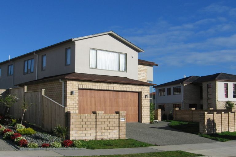 Photo of property in 16 Kaseng Place, East Tamaki Heights, Auckland, 2016