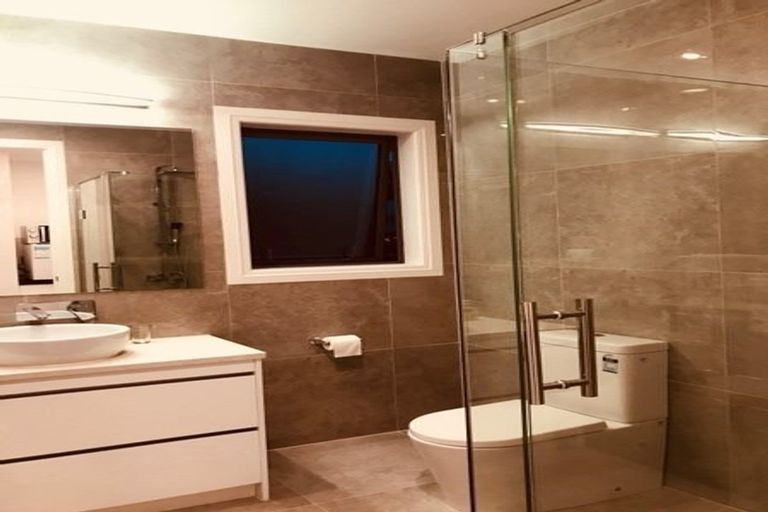 Photo of property in 4 Colliston Rise, Pinehill, Auckland, 0632