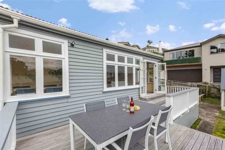 Photo of property in 102 Wexford Road, Miramar, Wellington, 6022