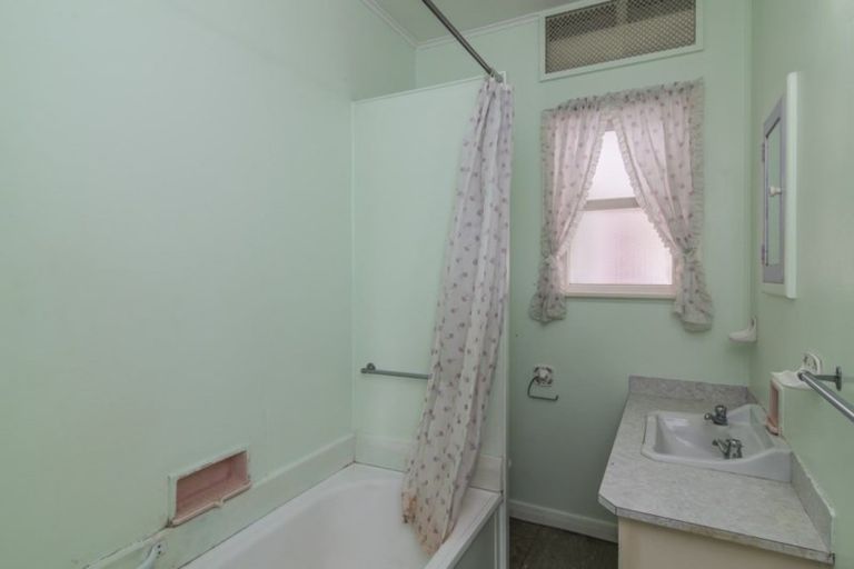 Photo of property in 19 Homebush Road, Khandallah, Wellington, 6035