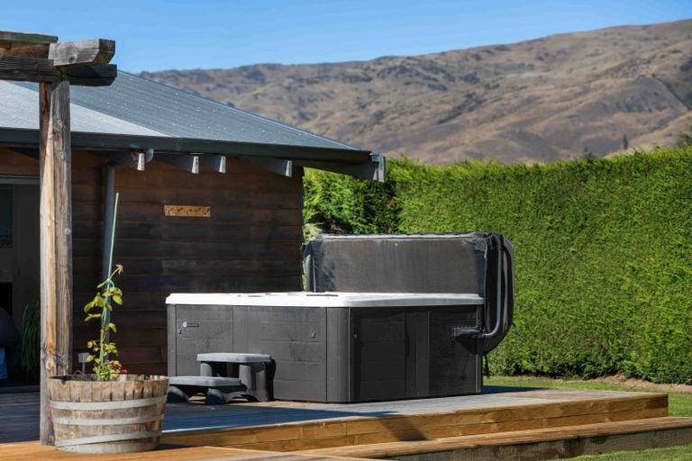 Photo of property in 1 Hall Road, Bannockburn, Cromwell, 9384