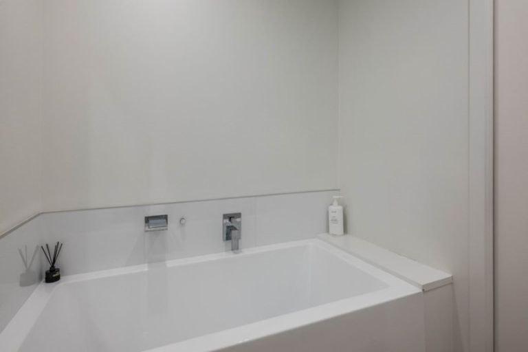 Photo of property in 2/77 Nevay Road, Miramar, Wellington, 6022