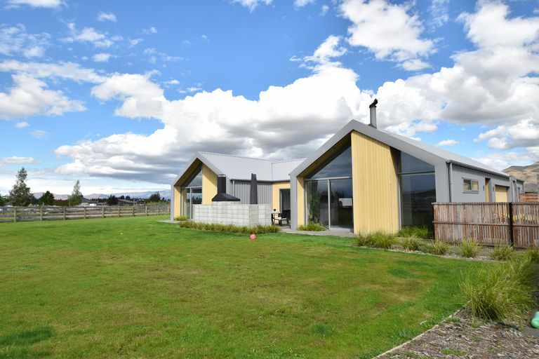 Photo of property in 21 Peak Drive, Twizel, 7901