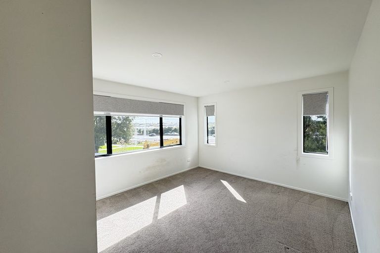 Photo of property in 64d Royal Road, Te Atatu South, Auckland, 0610