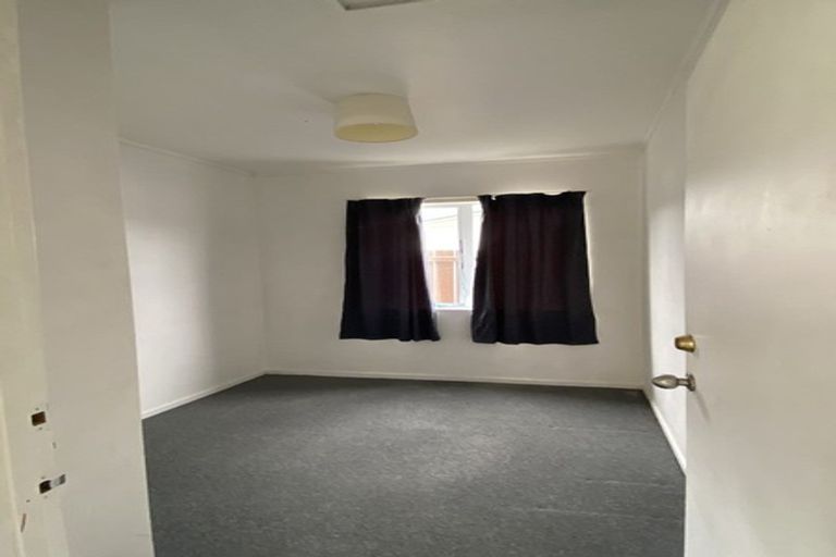 Photo of property in 92 Bruce Mclaren Road, Henderson, Auckland, 0612