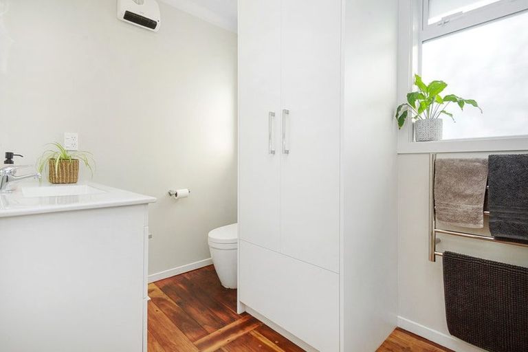 Photo of property in 3 Findlay Street, Tawa, Wellington, 5028