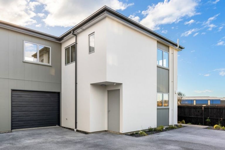 Photo of property in 2/40 Vagues Road, Northcote, Christchurch, 8052