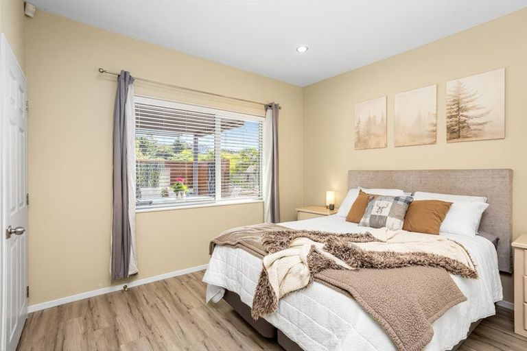 Photo of property in 32 Rishworth Avenue, Stanmore Bay, Whangaparaoa, 0932