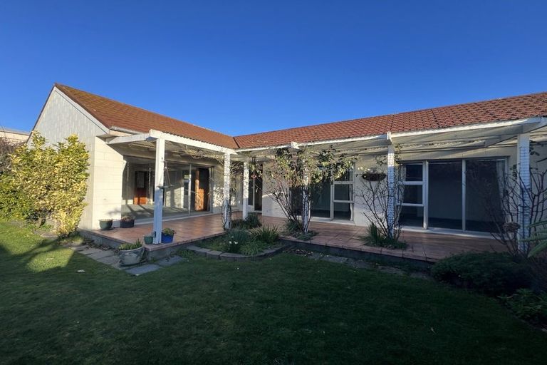 Photo of property in 11 Camberwell Place, Avonhead, Christchurch, 8042