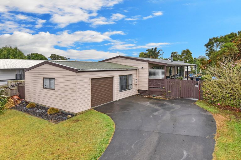 Photo of property in 8 Hadley Wood Drive, Wattle Downs, Auckland, 2103