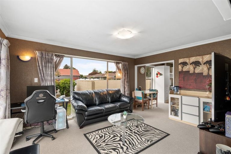 Photo of property in 39 Ambleside Drive, Burnside, Christchurch, 8053