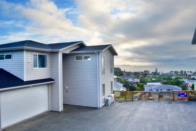 Photo of property in 188 Whangaparaoa Road, Red Beach, 0932