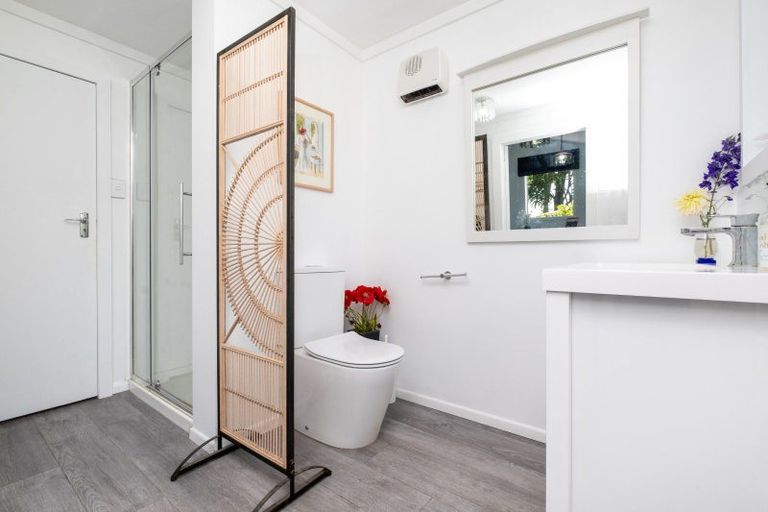 Photo of property in 104 Ferry Road, Clive, 4102