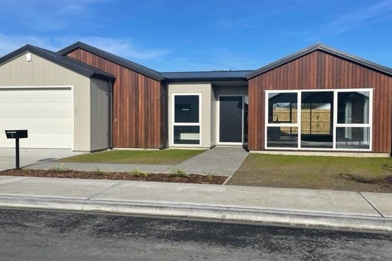 Photo of property in 24 Koru Loop, Paraparaumu, 5032