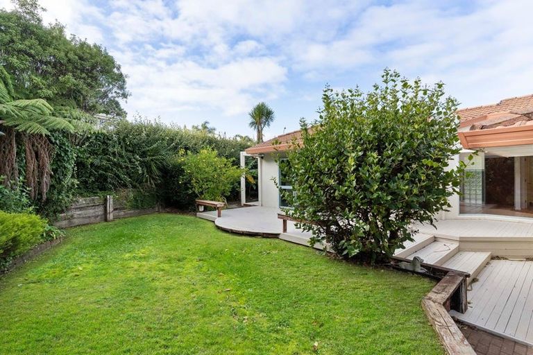 Photo of property in 1 Halldene Terrace, Red Beach, 0932