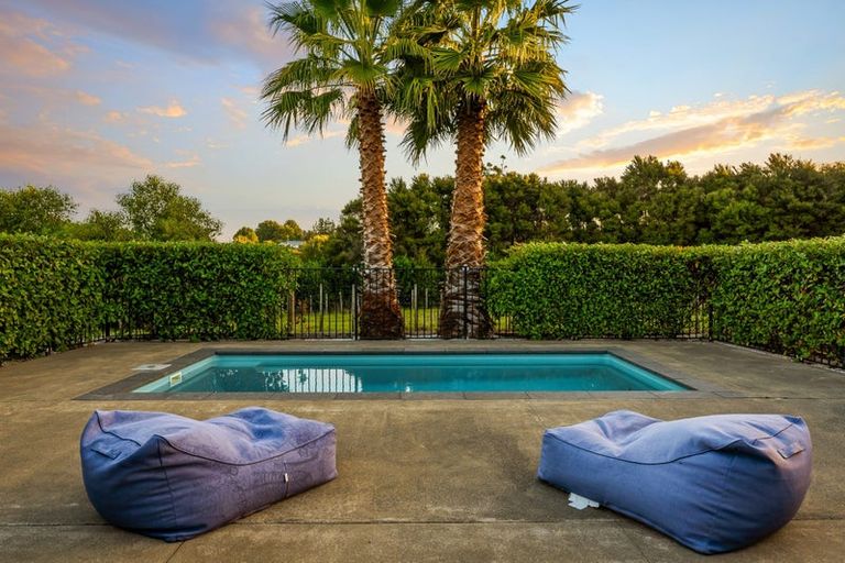 Photo of property in 1 Ngaire Close, Wainui, Silverdale, 0994