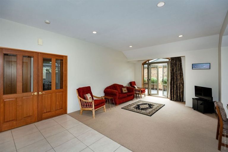 Photo of property in 2/252 Mairehau Road, Burwood, Christchurch, 8083