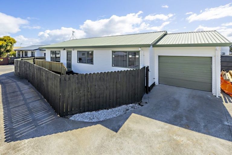Photo of property in 32 Barneys Farm Road, Clendon Park, Auckland, 2103