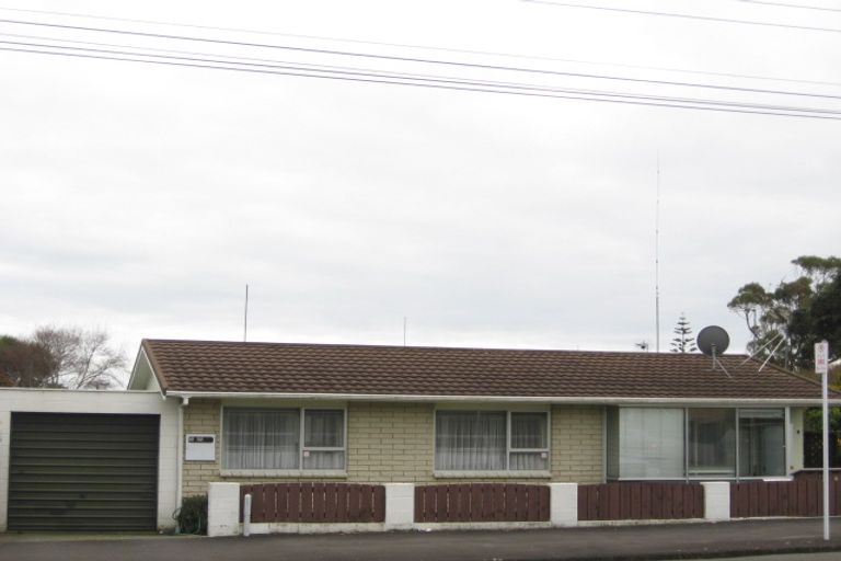 Photo of property in 2/198 Tukapa Street, Westown, New Plymouth, 4310