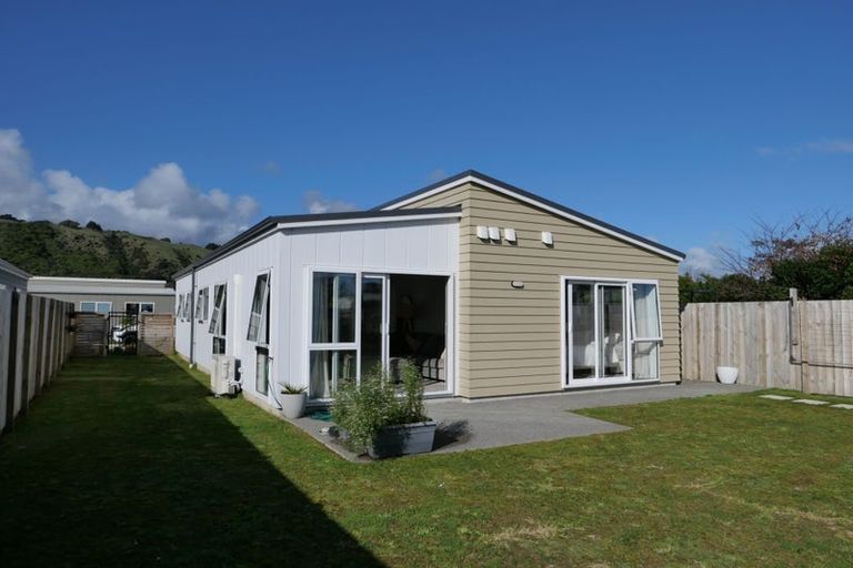 Photo of property in 36 Koru Loop, Paraparaumu, 5032