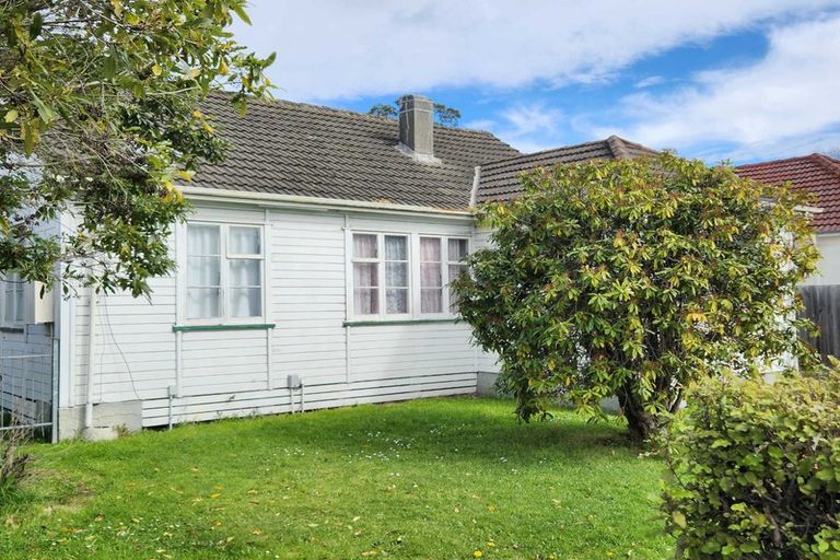 Photo of property in 325 Riccarton Road, Upper Riccarton, Christchurch, 8041