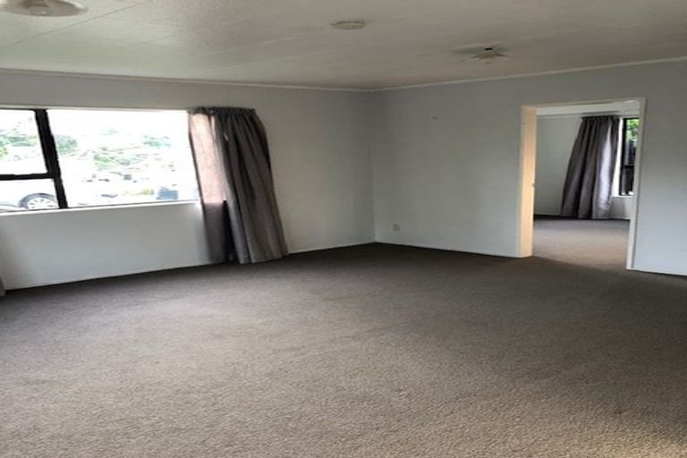 Photo of property in 26 Cheltenham Terrace, Newlands, Wellington, 6037