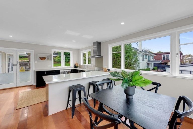 Photo of property in 52 Cambridge Road, Hillcrest, Hamilton, 3216