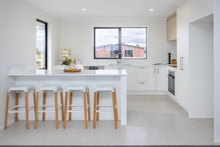 Photo of property in 15 Pukaki Place, Baverstock, 3200