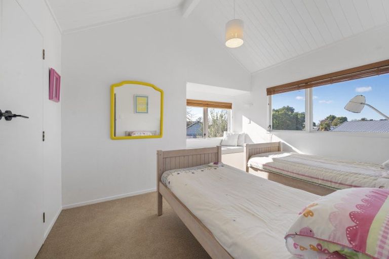 Photo of property in 3 Moana Place, Taradale, Napier, 4112