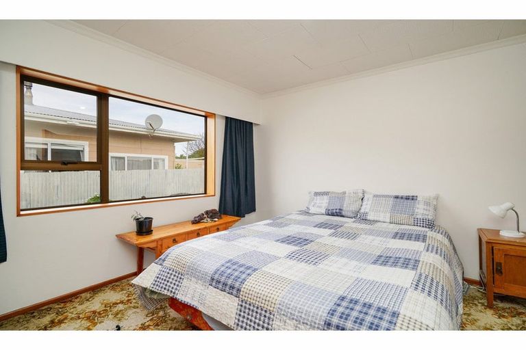 Photo of property in 220 Marine Parade, Bluff, 9814