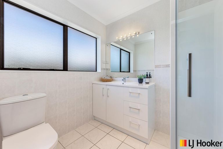 Photo of property in 11 Trossach Place, Wattle Downs, Auckland, 2103