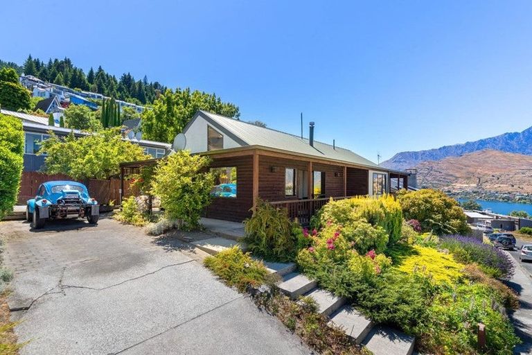 Photo of property in 4 Earnslaw Terrace, Queenstown, 9300