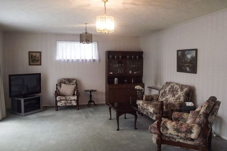 Photo of property in 1/7 Kent Street, Carterton, 5713