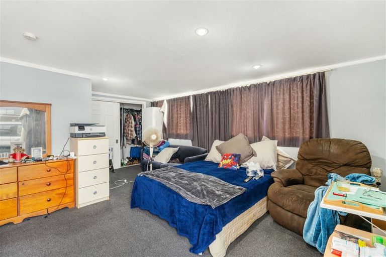 Photo of property in 4 Roberts Road, Te Atatu South, Auckland, 0610