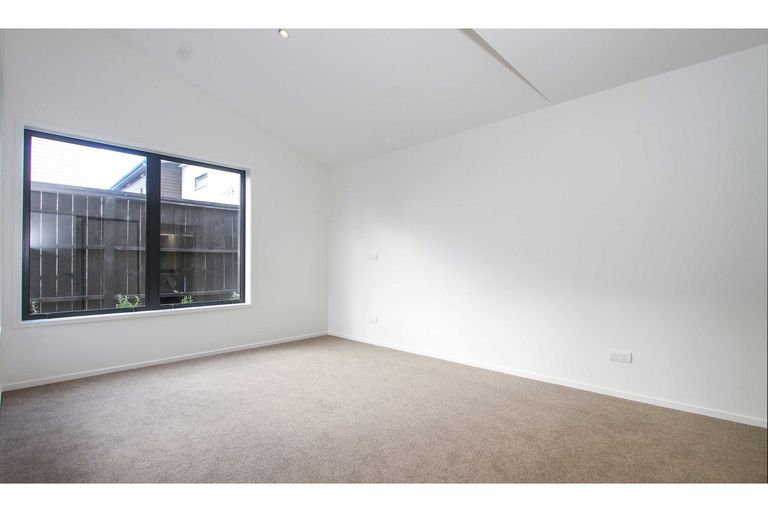 Photo of property in 35 Wallace Road, Ranui, Auckland, 0612