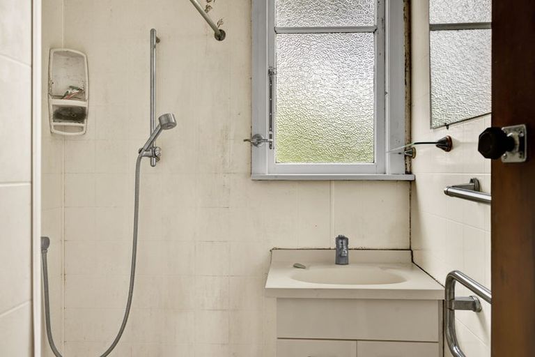 Photo of property in 16 Battiscombe Terrace, Waitara, 4320