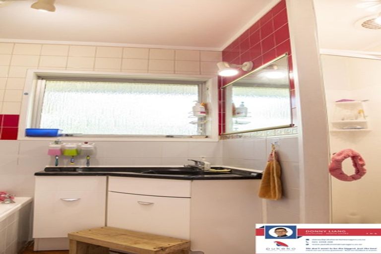 Photo of property in 2 Malters Place, Browns Bay, Auckland, 0630