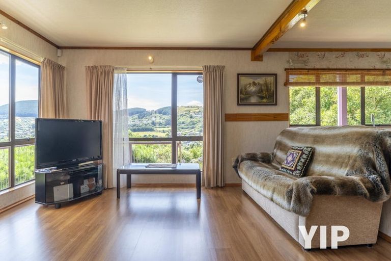 Photo of property in 9 Victory Crescent, Tawa, Wellington, 5028