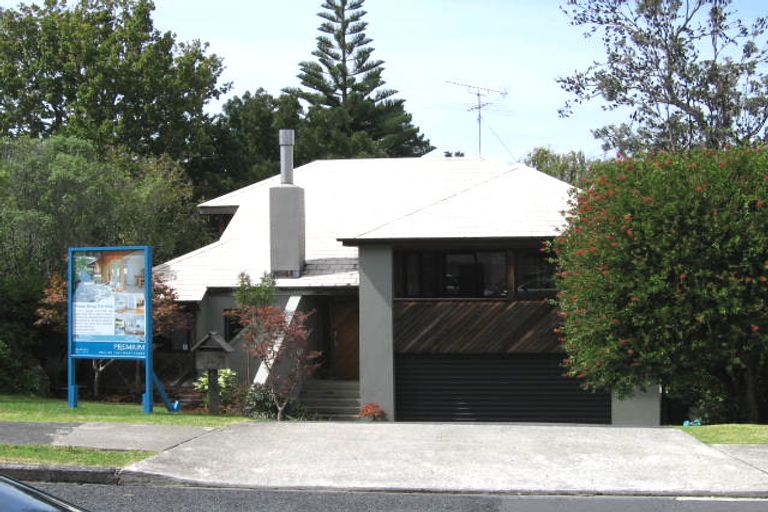 Photo of property in 14 Asbury Crescent, Campbells Bay, Auckland, 0630