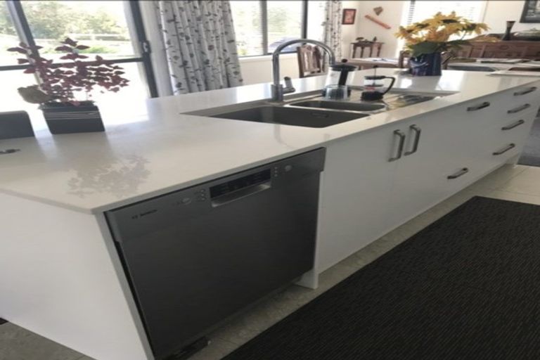 Photo of property in 3 Les Wakefield Road, Mapua, 7005