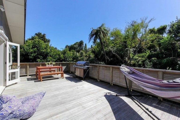 Photo of property in 49a Waiwaka Terrace, Strandon, New Plymouth, 4312