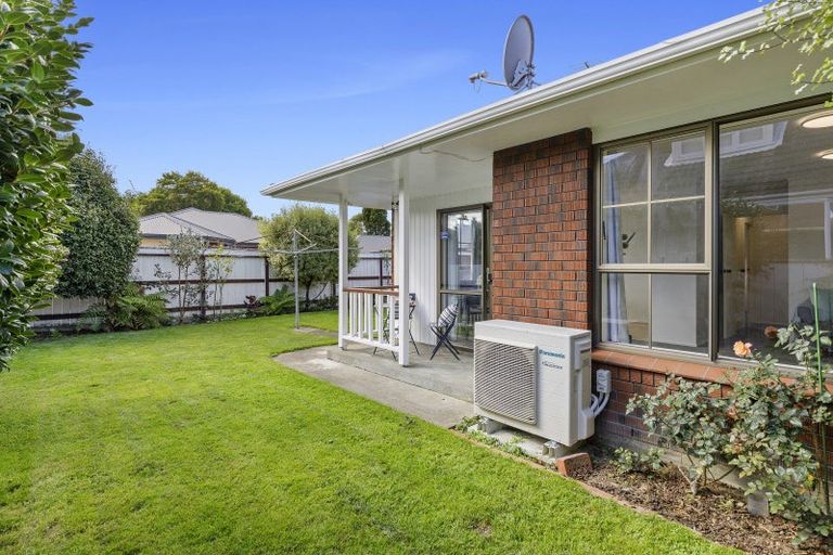 Photo of property in 2/59 Kowhai Avenue, Ebdentown, Upper Hutt, 5018