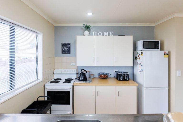 Photo of property in 1 Crewe Crescent, Hokowhitu, Palmerston North, 4410