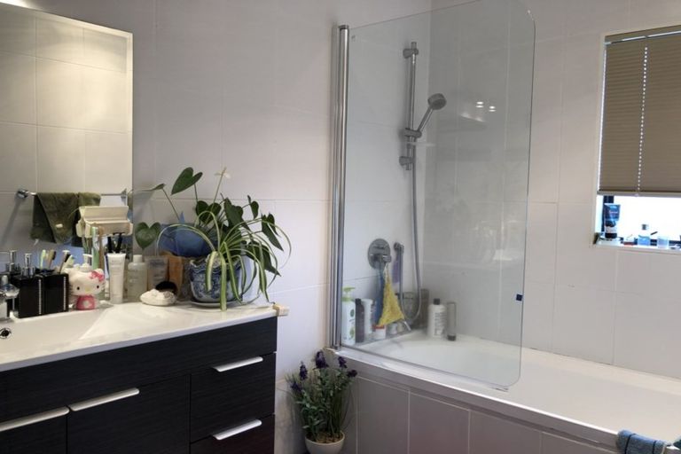 Photo of property in 1/81 Aviemore Drive, Highland Park, Auckland, 2010