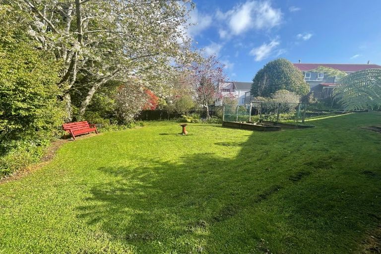 Photo of property in 19 Nikau Street, Inglewood, 4330