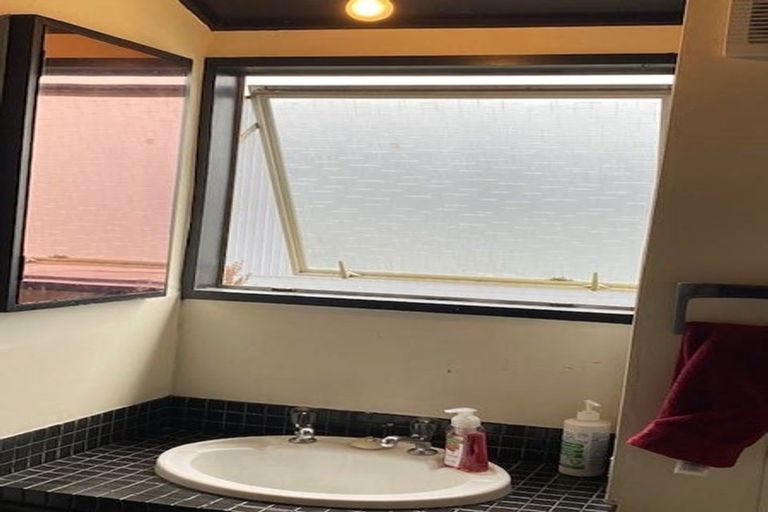 Photo of property in 100 Lake Road, Koutu, Rotorua, 3010