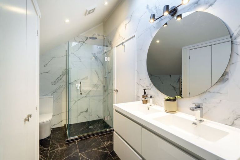 Photo of property in 2/27 Stafford Road, Northcote Point, Auckland, 0627