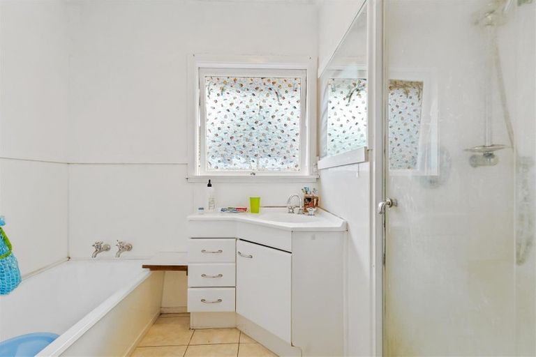 Photo of property in 41 Royal Road, Massey, Auckland, 0614