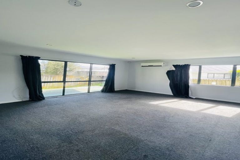 Photo of property in 2/24 Trentham Road, Papakura, 2110