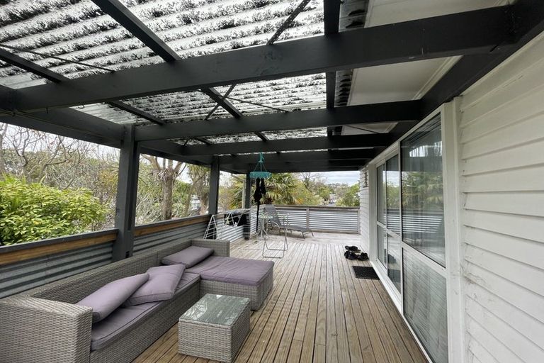 Photo of property in 26 Totaravale Drive, Totara Vale, Auckland, 0629